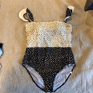 Summersalt swimsuit. Fits true to size. Very flattering. Worn a few times.